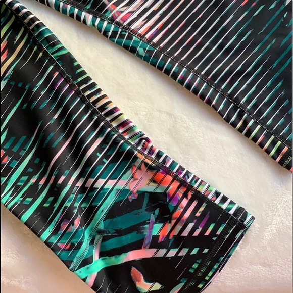 GAP fit Multi Color Workout -Yoga pants-Size Large - Picture 3 of 4